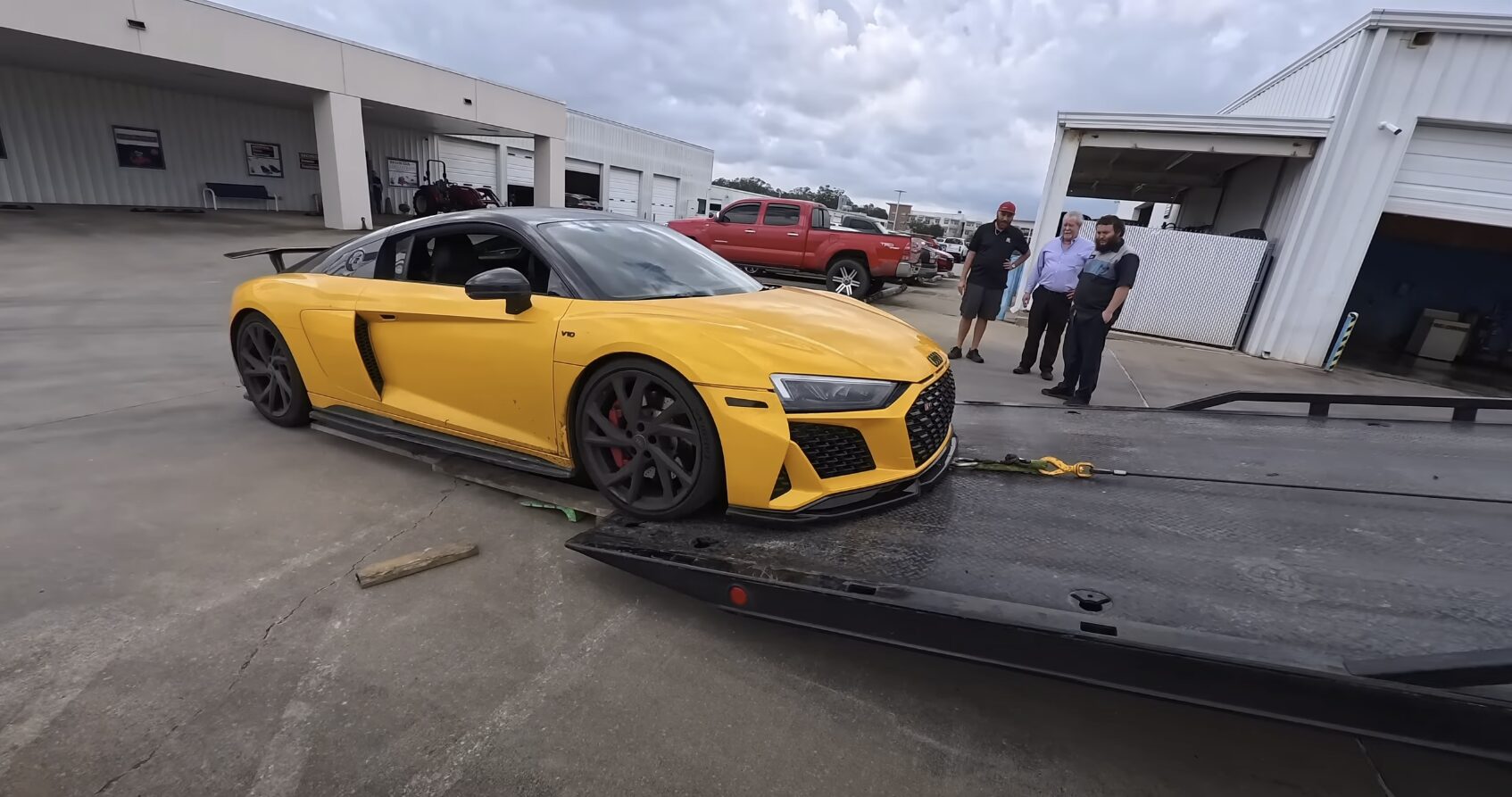 Flatbed towing service for luxury vehicles in Des Moines, WA